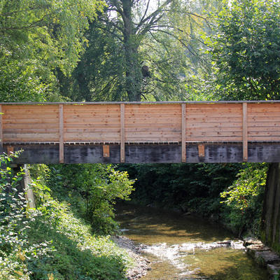 Brücke mit Lärmschutz