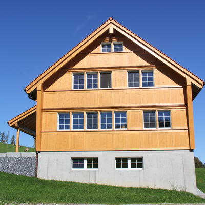 Gestemmte Holzfassade